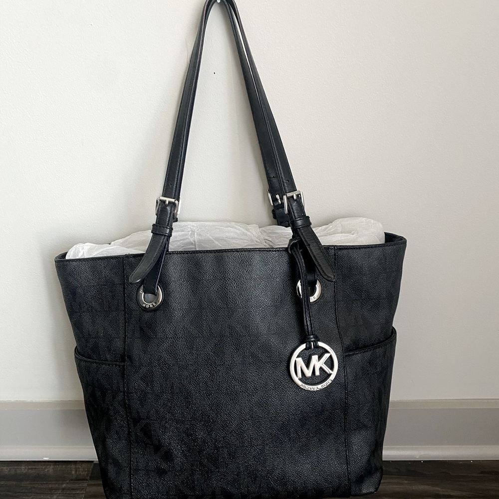 Michael Kors - Leather Logo Shoulder Bag